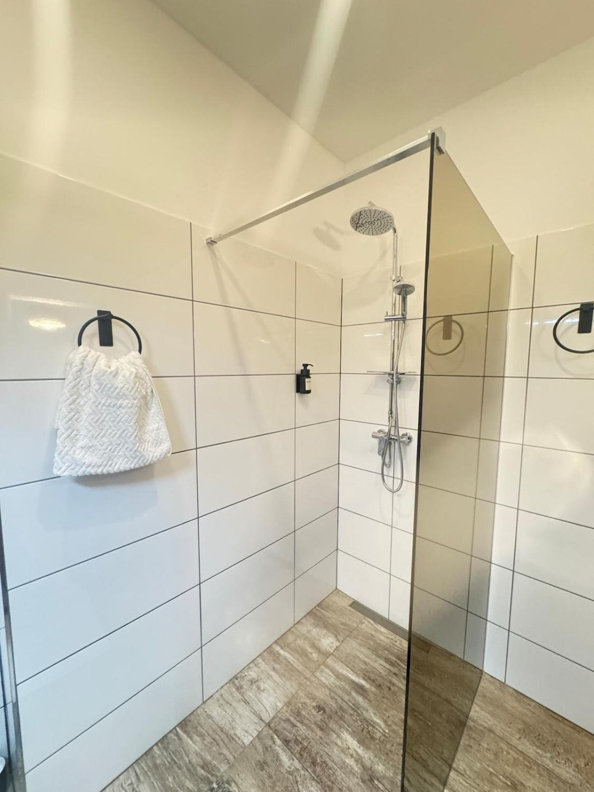 Wohnen Im Kunstwerk Neben Hundertwasserhaus L Hg4 Apartment