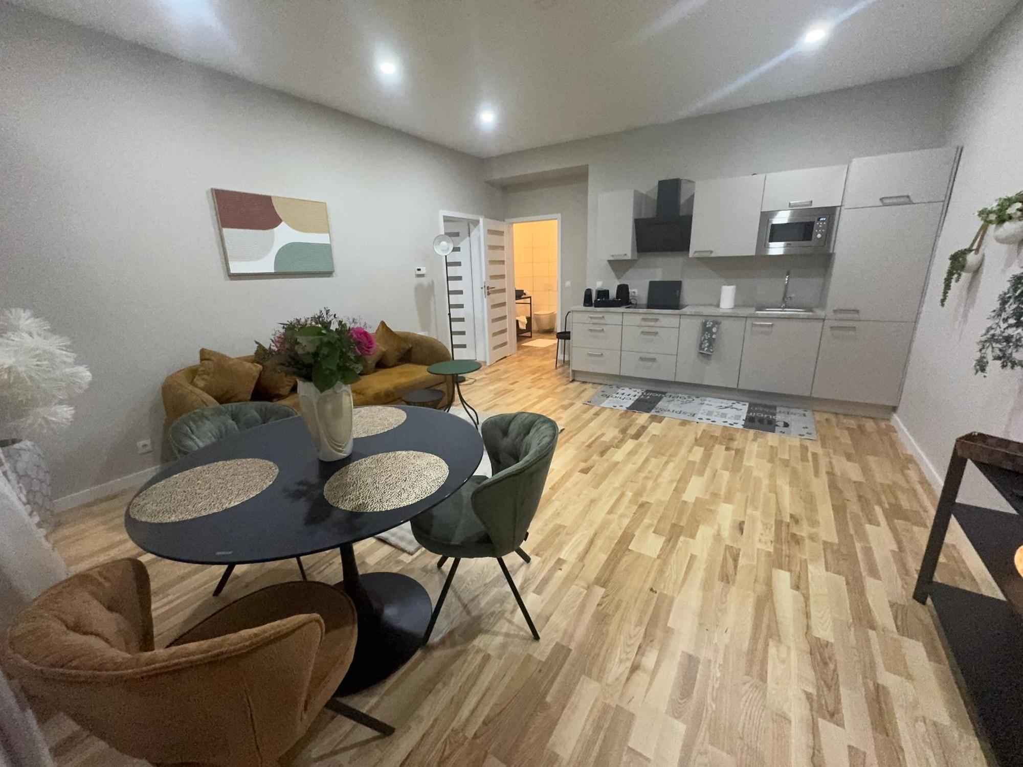 Apartment Wohnen Im Kunstwerk Neben Hundertwasserhaus L Hg4