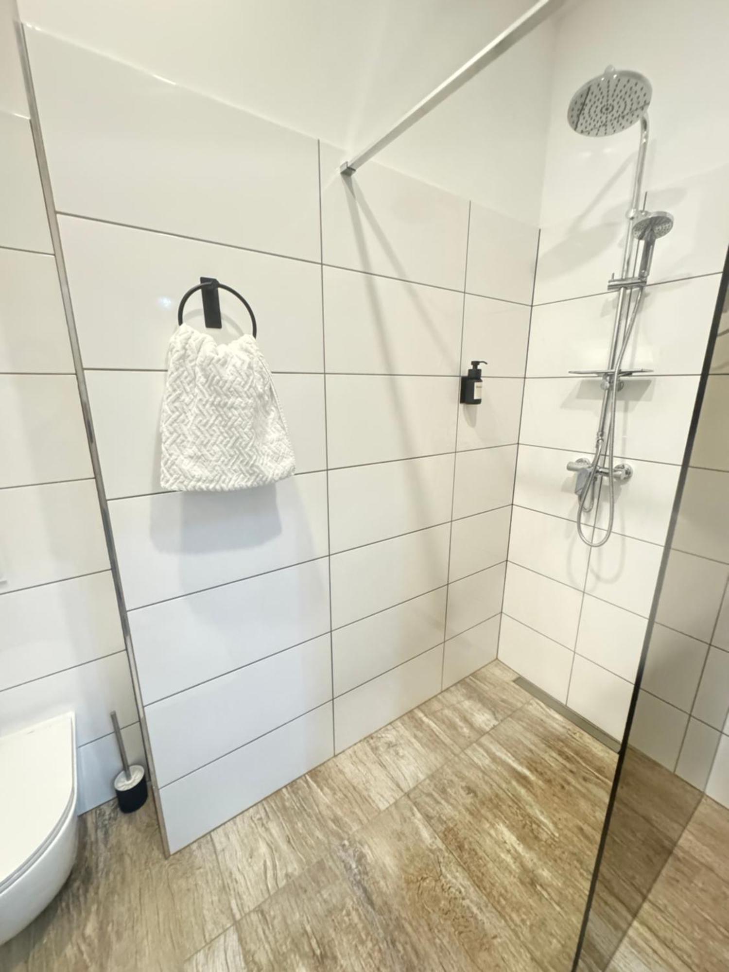 Apartment Wohnen Im Kunstwerk Neben Hundertwasserhaus L Hg4 *
