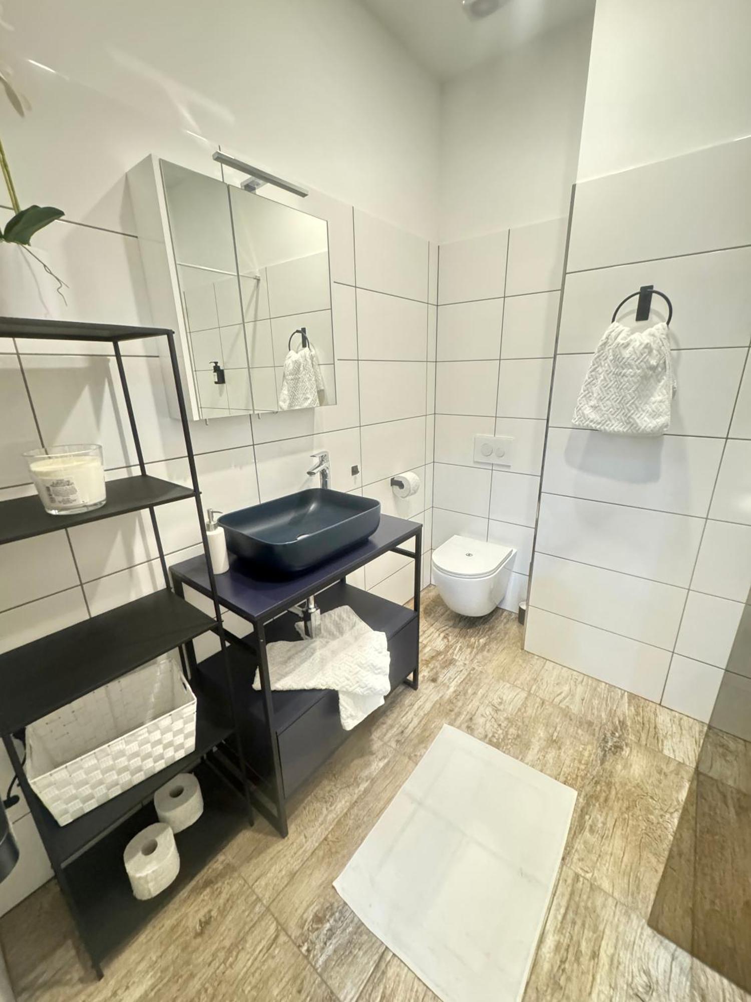 Apartment Wohnen Im Kunstwerk Neben Hundertwasserhaus L Hg4 *